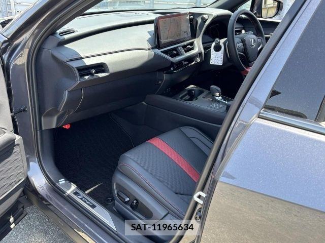 Lexus UX 2025-11 6995275-8