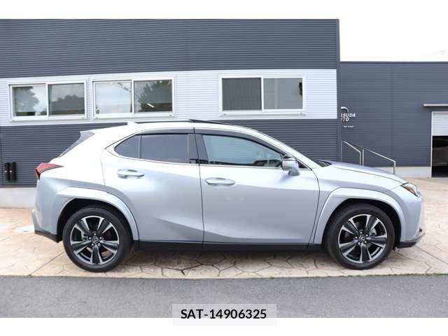 Lexus UX 2025-05 7251389-3