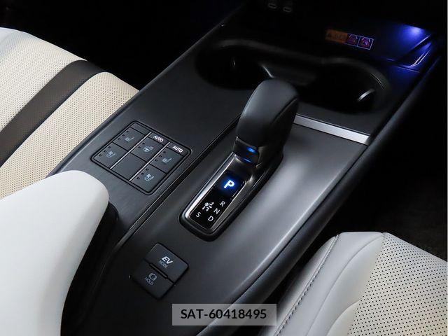 Lexus UX 2026-03 7877480-24