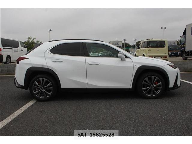 Lexus UX 2024-07 8245783-9