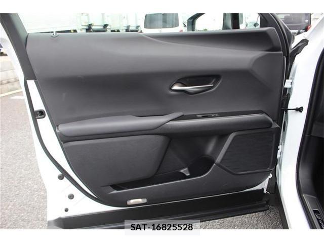 Lexus UX 2024-07 8245783-18