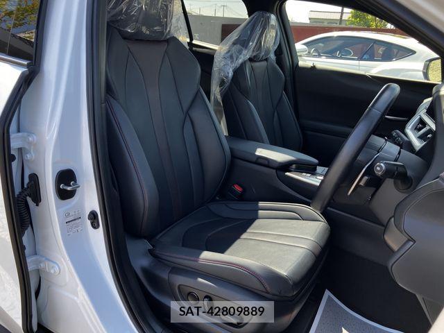 Lexus UX 2024-07 8245782-11