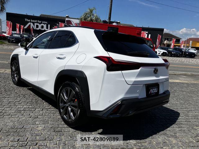 Lexus UX 2024-07 8245782-2