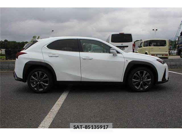 Lexus UX 2024-04 8336635-16