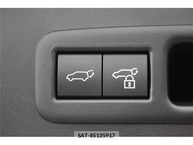Lexus UX 2024-04 8336635-4