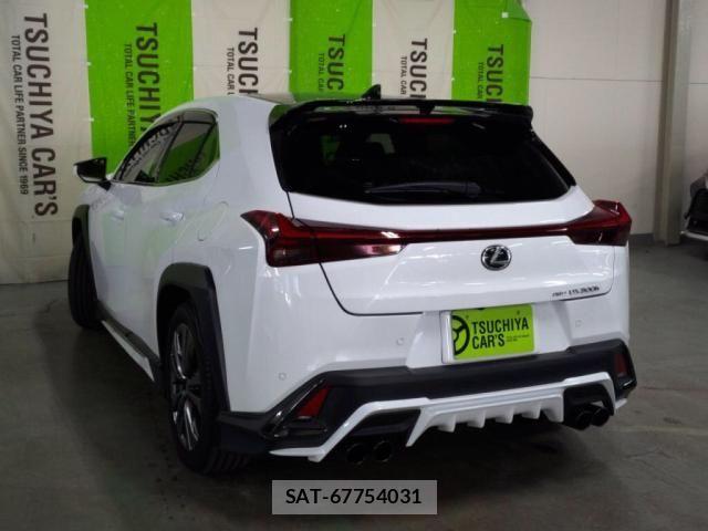 Lexus UX 2025-03 8660023-11