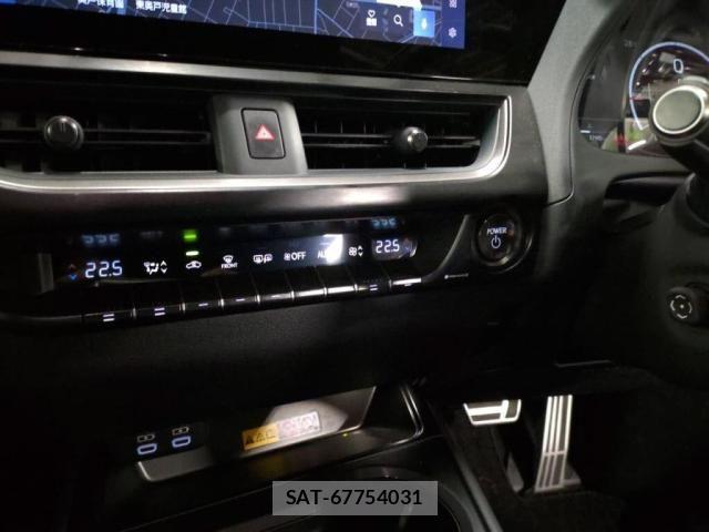 Lexus UX 2025-03 8660023-14