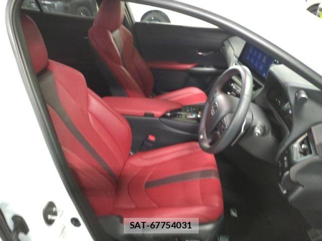Lexus UX 2025-03 8660023-20