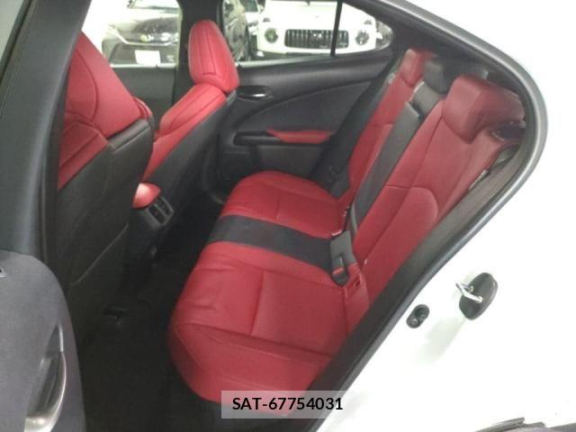 Lexus UX 2025-03 8660023-23