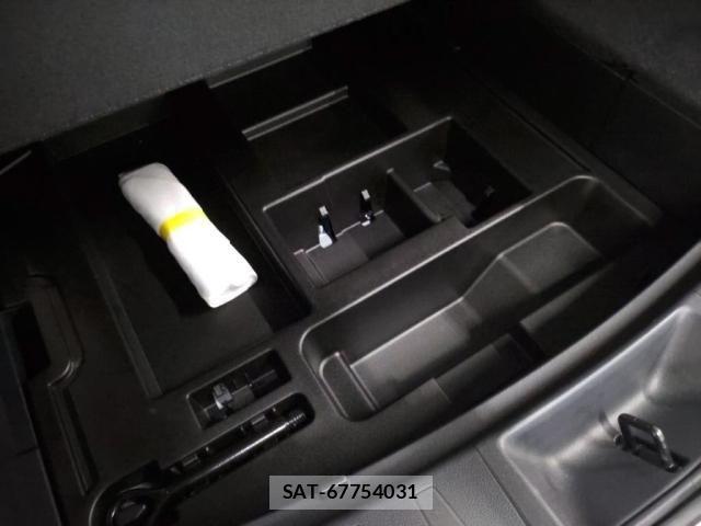Lexus UX 2025-03 8660023-29