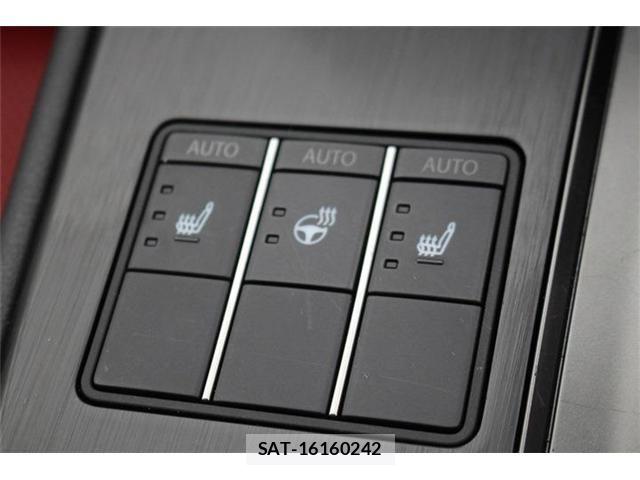 Lexus UX 2024-03 8666437-6