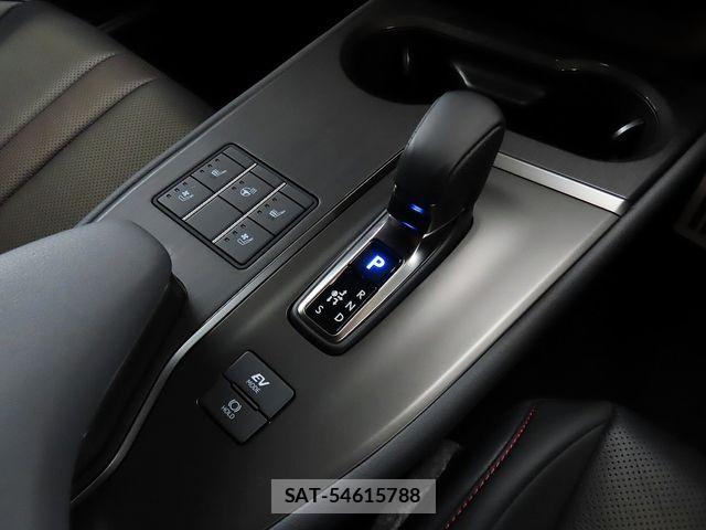 Lexus UX 2024-10 8743546-20