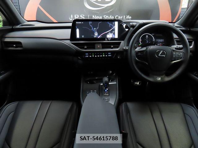 Lexus UX 2024-10 8743546-2