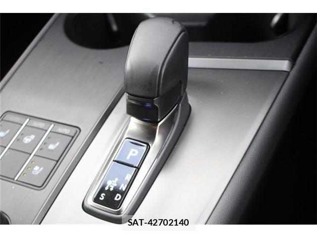 Lexus UX 2024-04 8796531-22