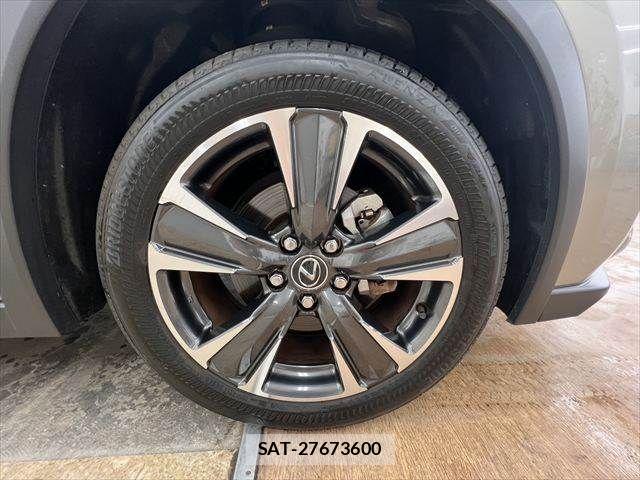 Lexus UX 2024-03 8830052-12
