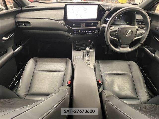 Lexus UX 2024-03 8830052-2