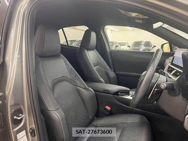 Lexus UX 2024-03 8830052-6