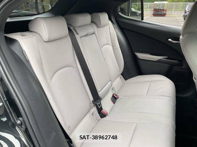 Lexus UX 2024-12 8830051-11