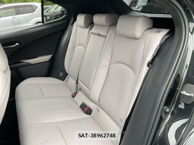 Lexus UX 2024-12 8830051-12