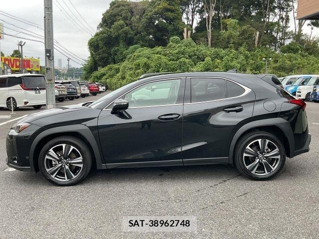 Lexus UX 2024-12 8830051-15