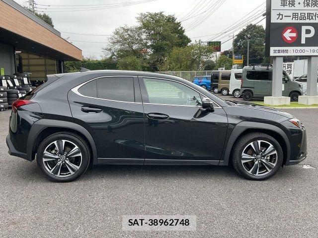 Lexus UX 2024-12 8830051-16