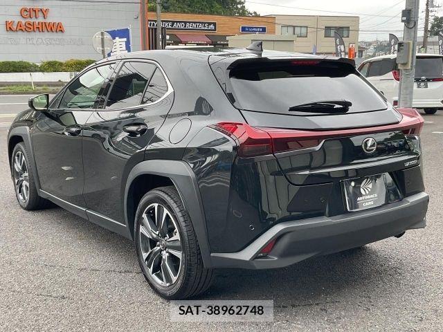Lexus UX 2024-12 8830051-17