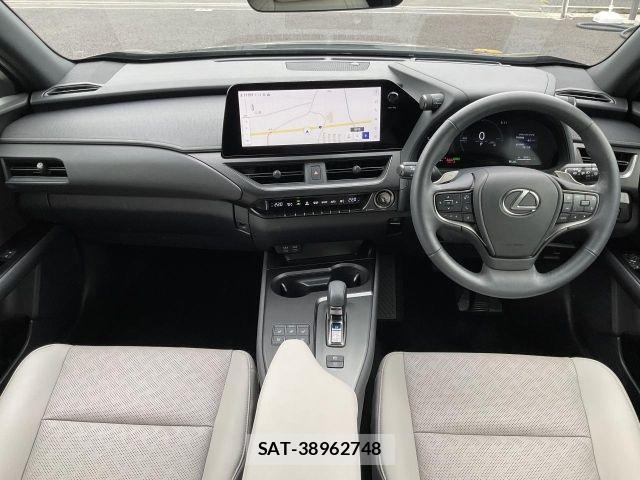 Lexus UX 2024-12 8830051-1