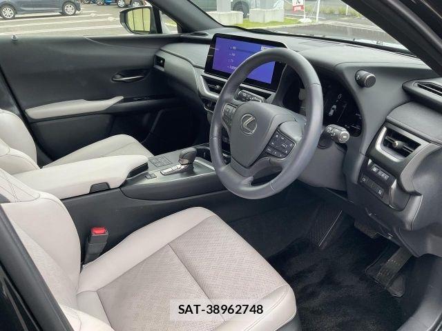 Lexus UX 2024-12 8830051-7