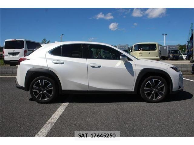 Lexus UX 2024-08 8849624-16