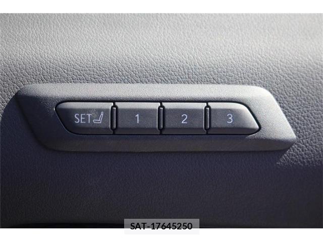 Lexus UX 2024-08 8849624-5