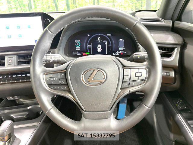 Lexus UX 2024-05 8849623-10