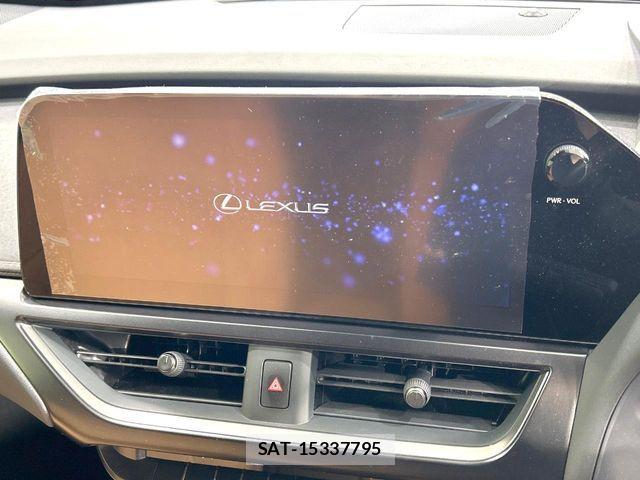 Lexus UX 2024-05 8849623-2