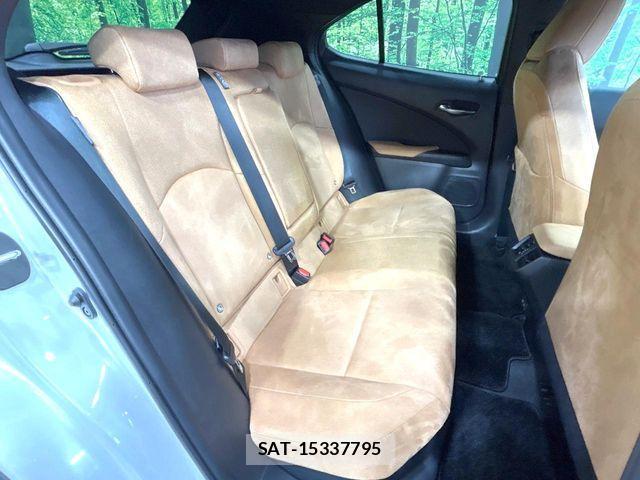 Lexus UX 2024-05 8849623-8