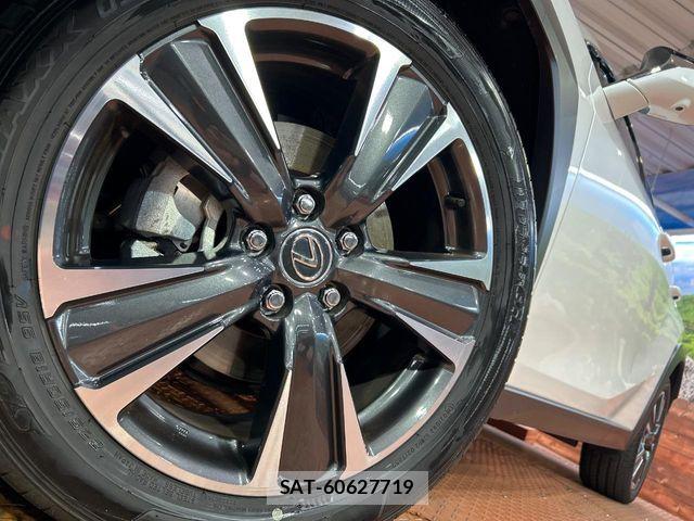 Lexus UX 2025-07 8880579-12