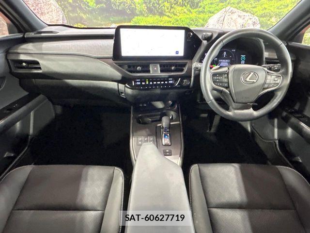Lexus UX 2025-07 8880579-1