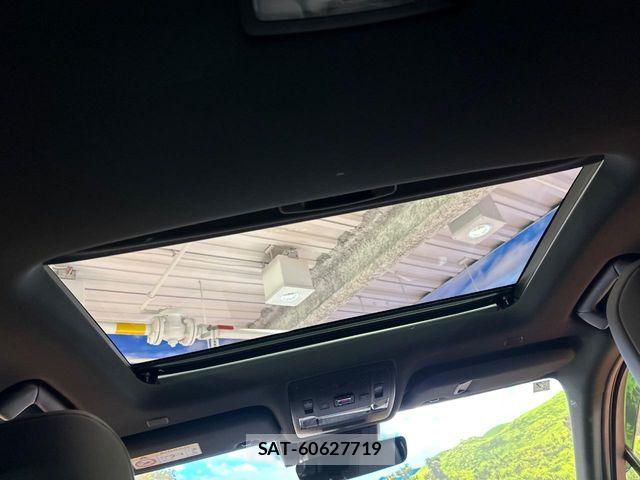 Lexus UX 2025-07 8880579-2