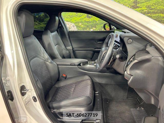 Lexus UX 2025-07 8880579-7