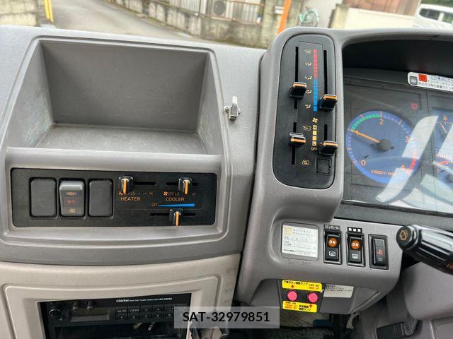 Hino LIESSE 2011-06 7358586-29