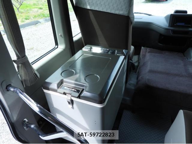 Hino LIESSE 2018-03 8627541-15