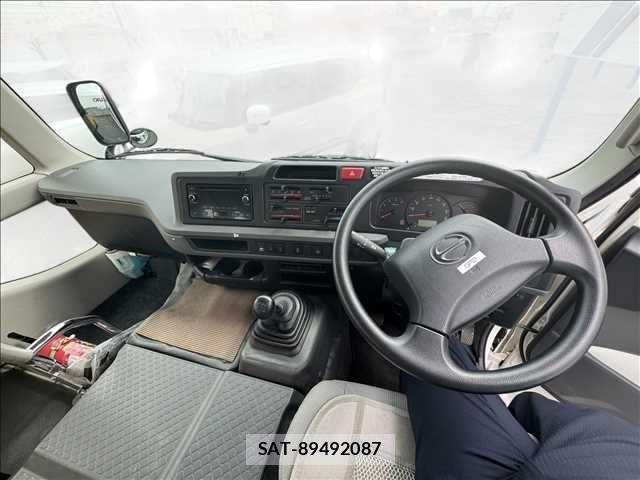 Hino LIESSE 2019-03 902135-7