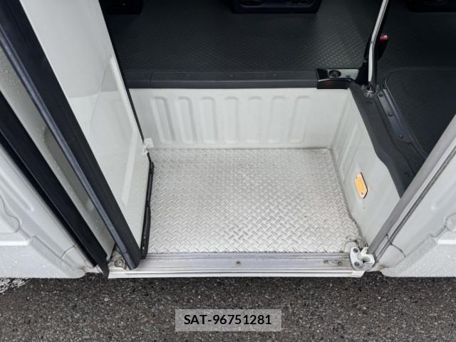 Hino LIESSE 2020-04 7501353-12