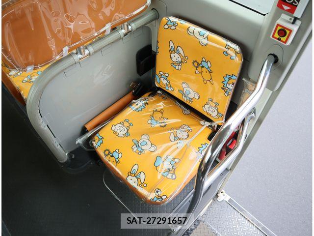 Hino LIESSE 2017-04 8880582-15