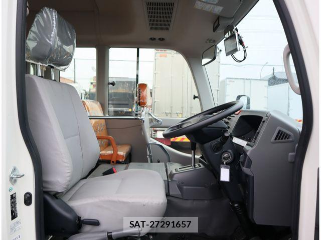 Hino LIESSE 2017-04 8880582-16