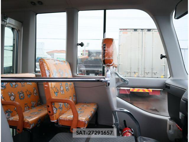 Hino LIESSE 2017-04 8880582-25