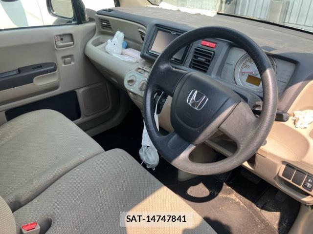 Honda LIFE 2013-10 8208486-9