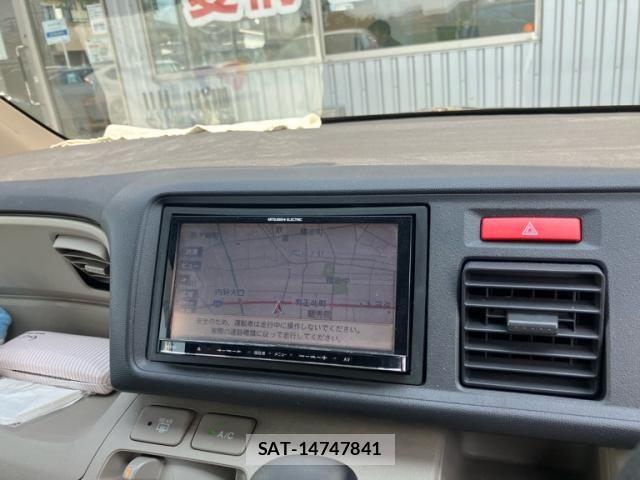 Honda LIFE 2013-10 8208486-12