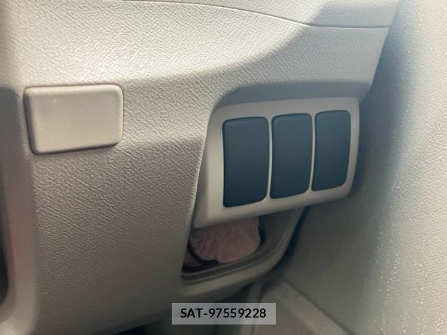 Honda LIFE 2011-12 7358596-17