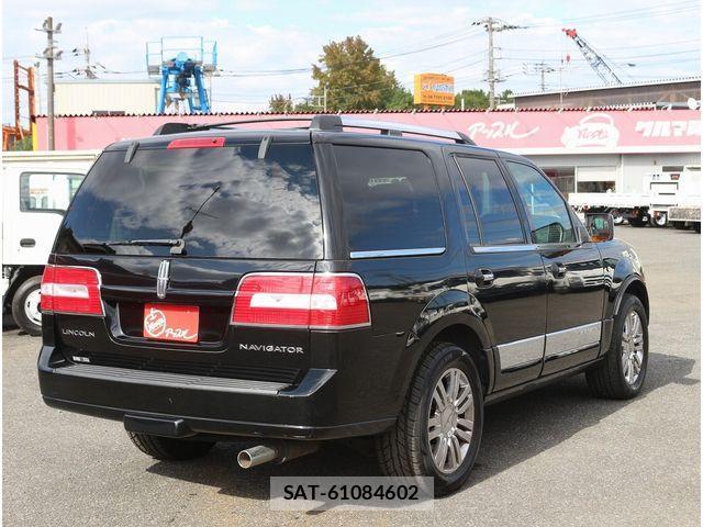 Lincoln NAVIGATOR 2009-11 1362037-24