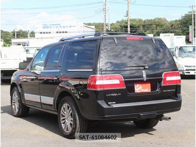 Lincoln NAVIGATOR 2009-11 1362037-26