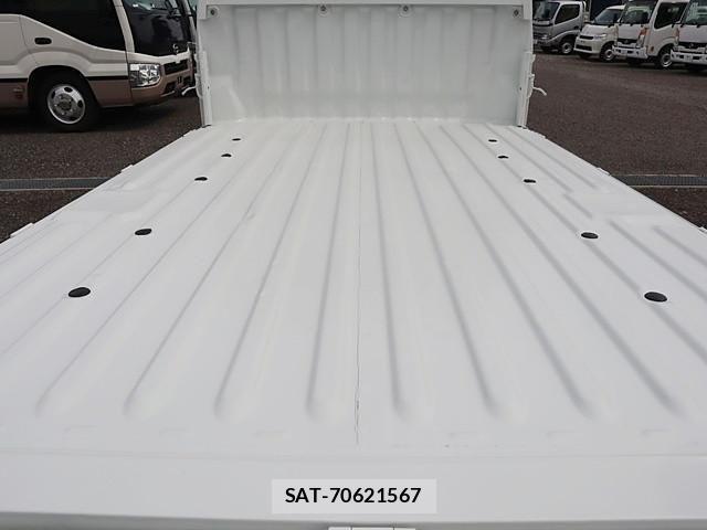 Toyota LITEACE TRUCK 2019-03 5871310-11